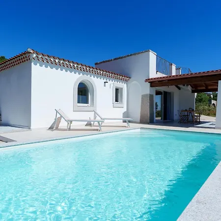 Del Cardo Con Piscina 빌라