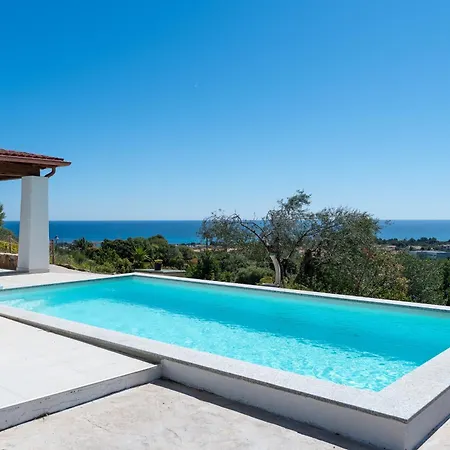 فيلة Del Cardo Con Piscina بورتو أوتيولو